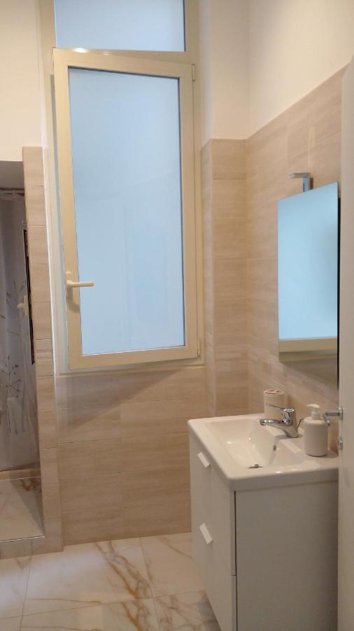 La Rosa Rossa Otel Bari Dış mekan fotoğraf